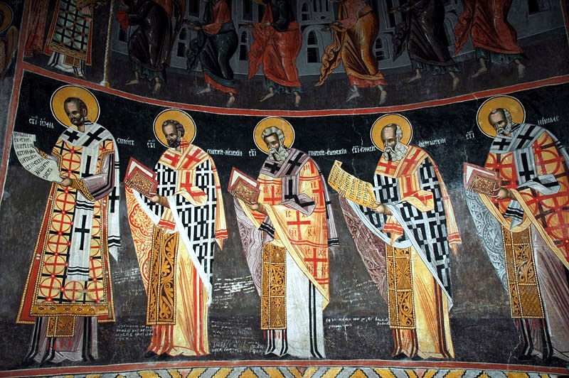 Oltářní apsida, řada světitelů, pravá část, procesí v čele se sv. Basilem Velikým a sv. Janem Zlatoústým