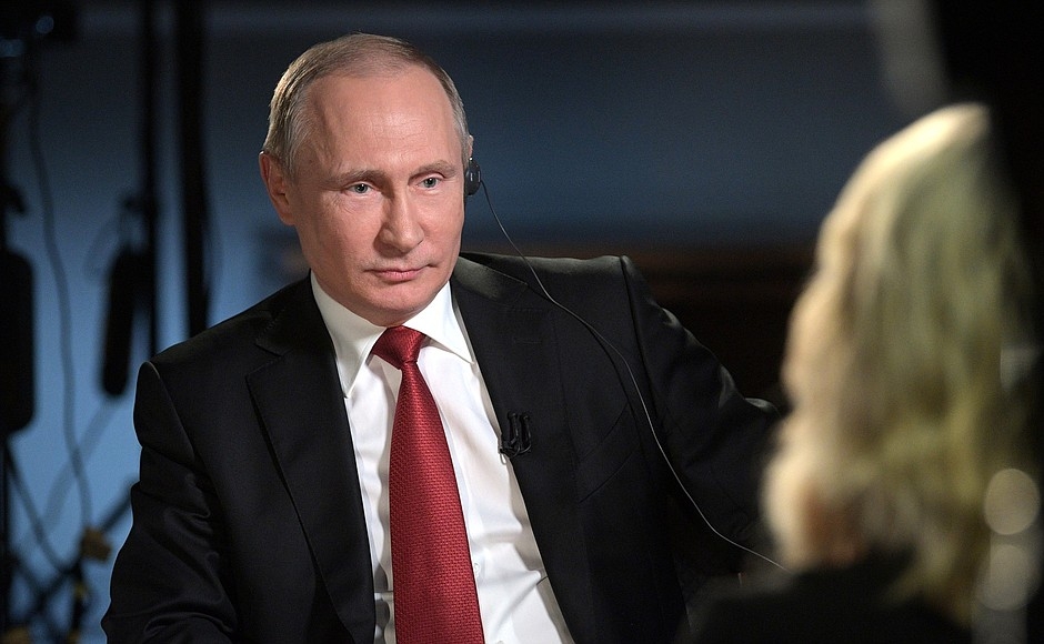 V. Putin behem rozhovoru s reporterkou NBC