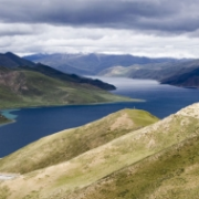 Jezero Yamdrok, Tibet, Čína