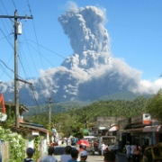 Začátek výbuchu sopky Bulusan, Filipíny
