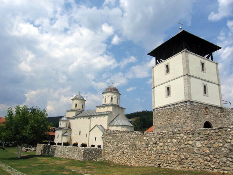 Mileševo, chrám a zvonice