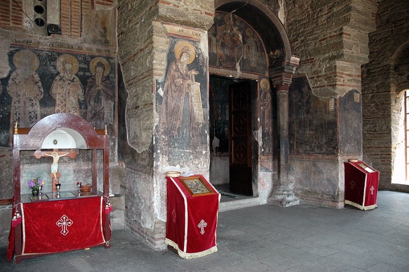 Chrám Zesnutí přesvaté Bohorodičky, klášter Gračanica, Srbsko, vchod