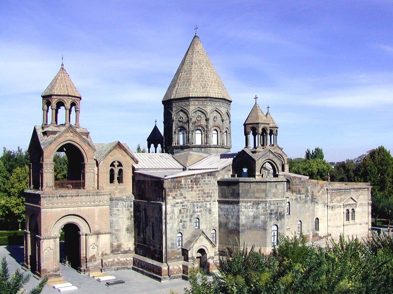Ečmiadzinská katedrála, celkový pohled