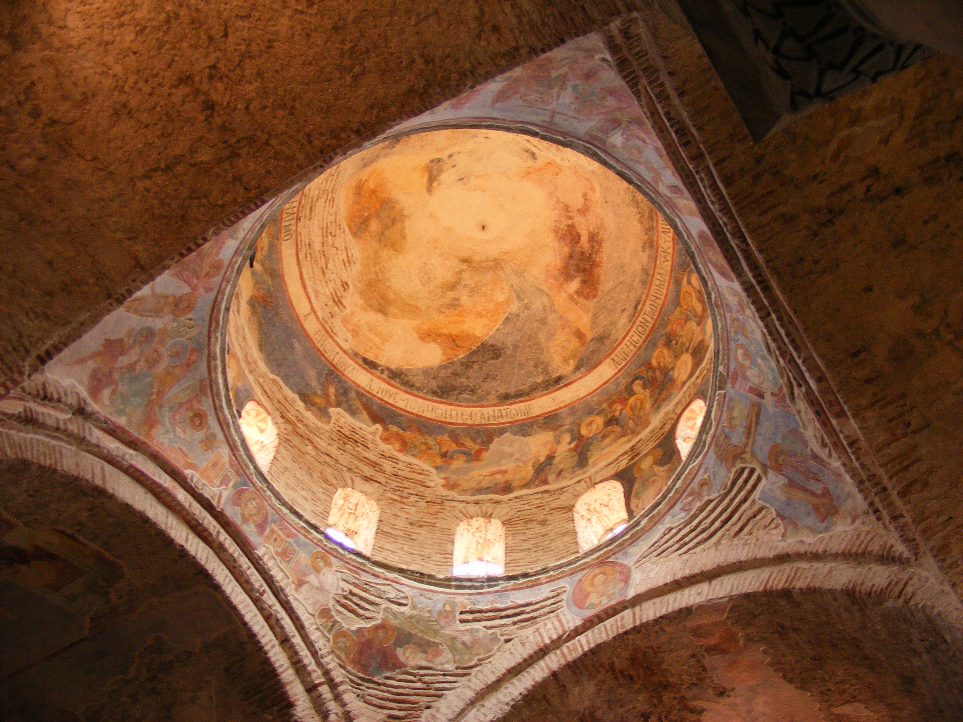 Fresky v kupoli chrámu