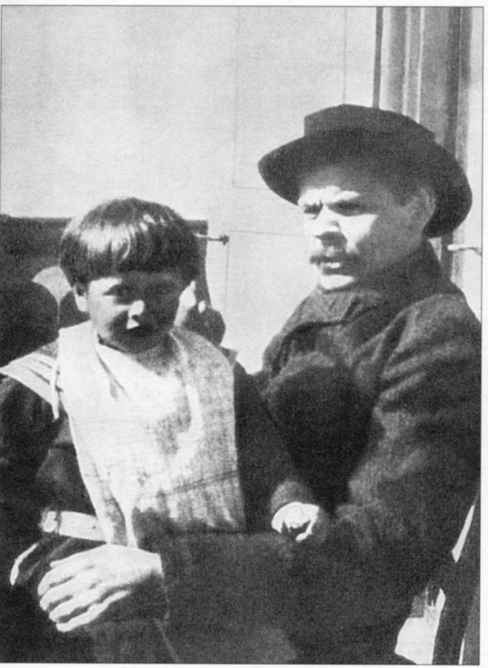 Malý Daniil Andrejev se spisovatelem Maximem Gorkým.